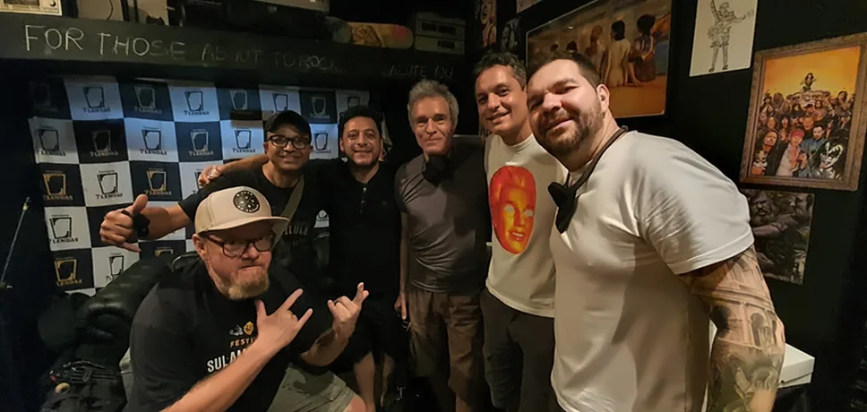 Aldrin Gandra com Arnaldo Brandão, Sady Homrich e amigos nos bastidores