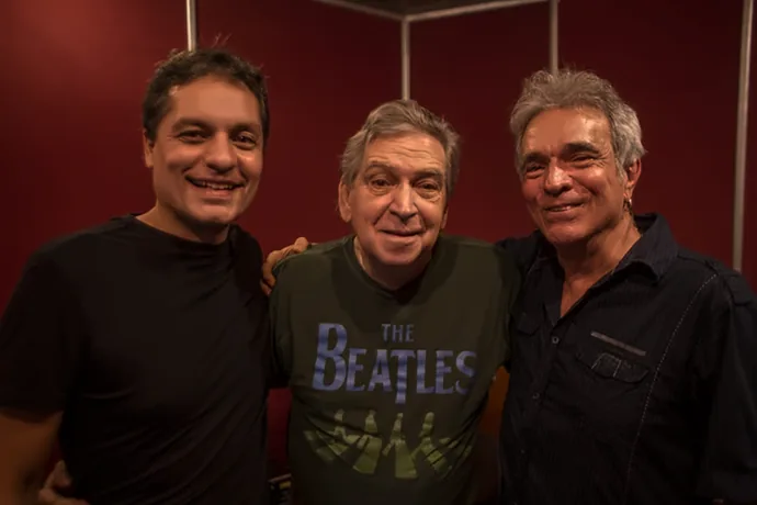 Aldrin Gandra com Guto Graça Mello e Arnaldo Brandão no estúdio